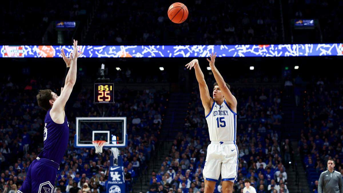 Reed Sheppard leads Kentucky’s 3-point barrage in blowout victory over Stonehill College