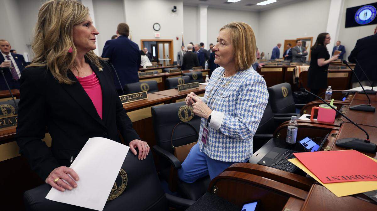 Rep. Marianne Proctor, R-Union, confers with Rep. Nancy Tate, R-Brandenburg, on the House floor on Feb. 12, 2026.