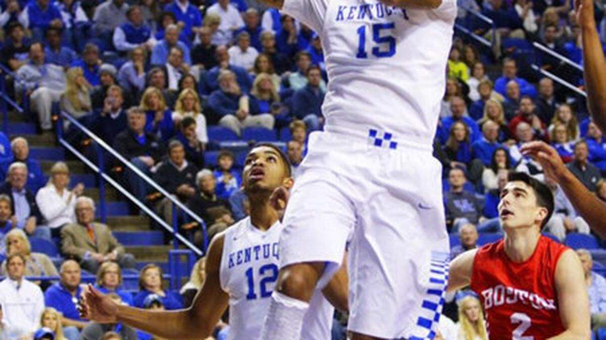 Willie Cauley-Stein shoots a layup early in the Kentucky-Boston U. game on Friday, Nov. 21., 2014.
