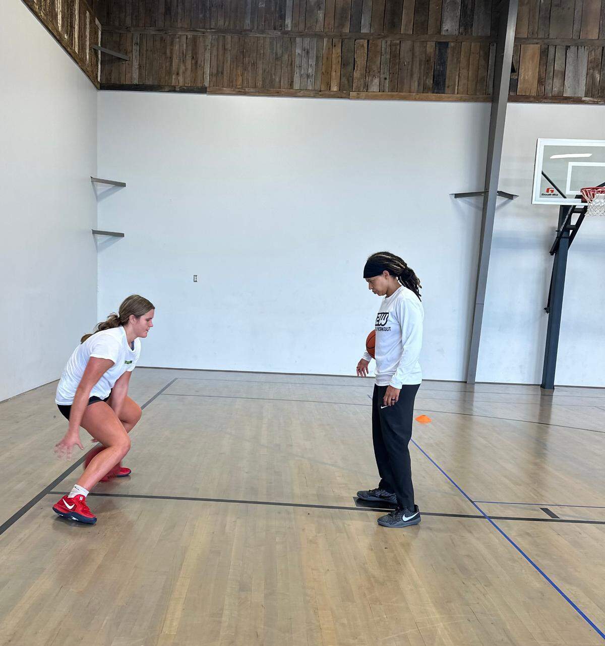 Amber Smith, former Kentucky women’s basketball point guard, director of player development and assistant coach, will host a free youth basketball clinic on Nov. 17 at the Lexington Ice Center.