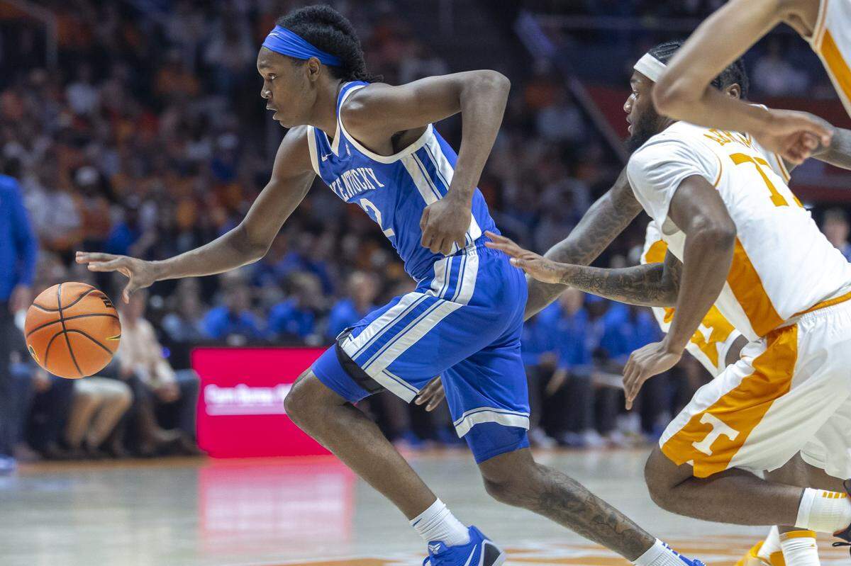 Kentucky freshman guard Jasper Johnson (2) hit 5 of 6 shots and had 12 points and four assists in UK’s 80-78 win at then-No. 24 Tennessee last Saturday.