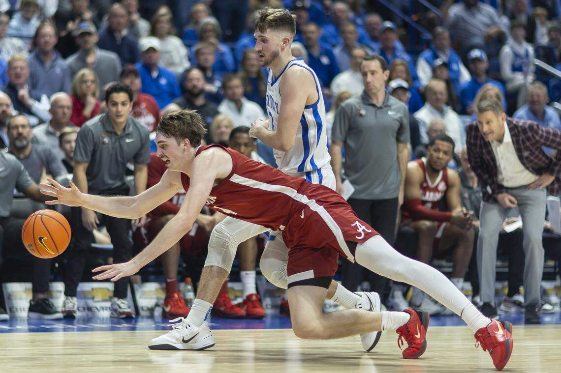 Alabama forward Grant Nelson dives for a loose ball in front of Kentucky forward Andrew Carr during Saturday’s game at Rupp Arena.
