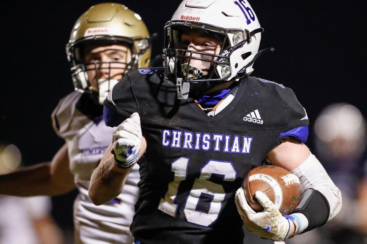 Lexington Christian’s Mason Moore (16) outran Somerset’s Gavin Stevens to score a touchdown during their Class 2A district finals game on Nov. 27. LCA hosts Murray on Friday night.