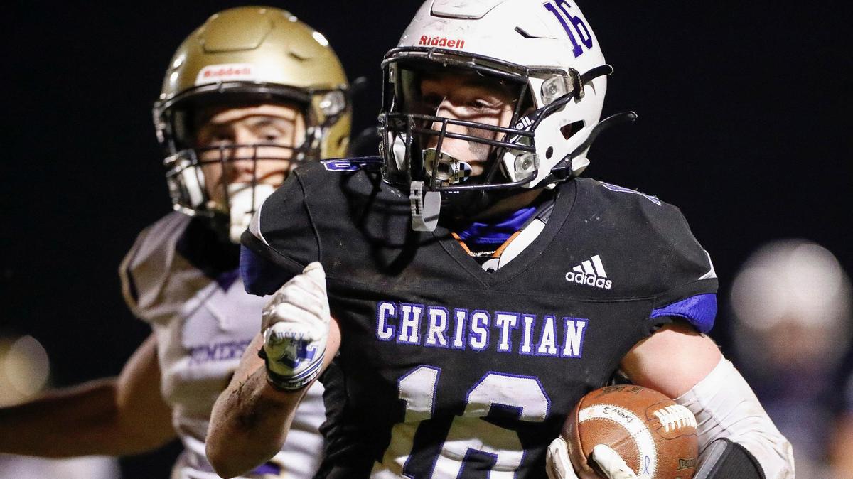 Lexington Christian’s Mason Moore (16) ran the ball for a touchdown against Somerset during the Class 2A district finals on Nov. 27, 2020. LCA won 42-35.
