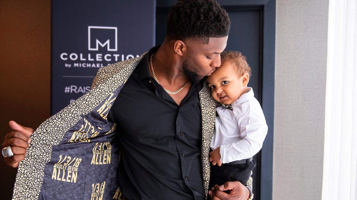 The name of Kentucky linebacker Josh Allen's son, Wesley Devon Allen, and his birth date were printed on Josh's jacket at the 2019 NFL Draft.