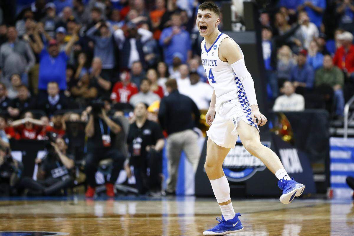 Tyler Herro celebrated after his three-point basket with 26 seconds left put Kentucky ahead of Houston 60-58 on Friday night. The freshman then made a pair of free throws to seal the 62-58 Sweet 16 win.