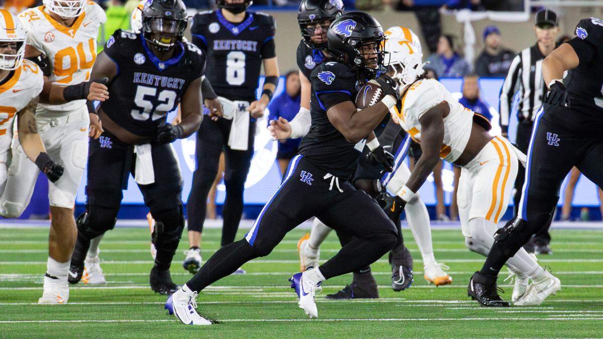 Kentucky running back Dante Dowdell carries the ball against Tennessee at Kroger Field on Oct. 25.