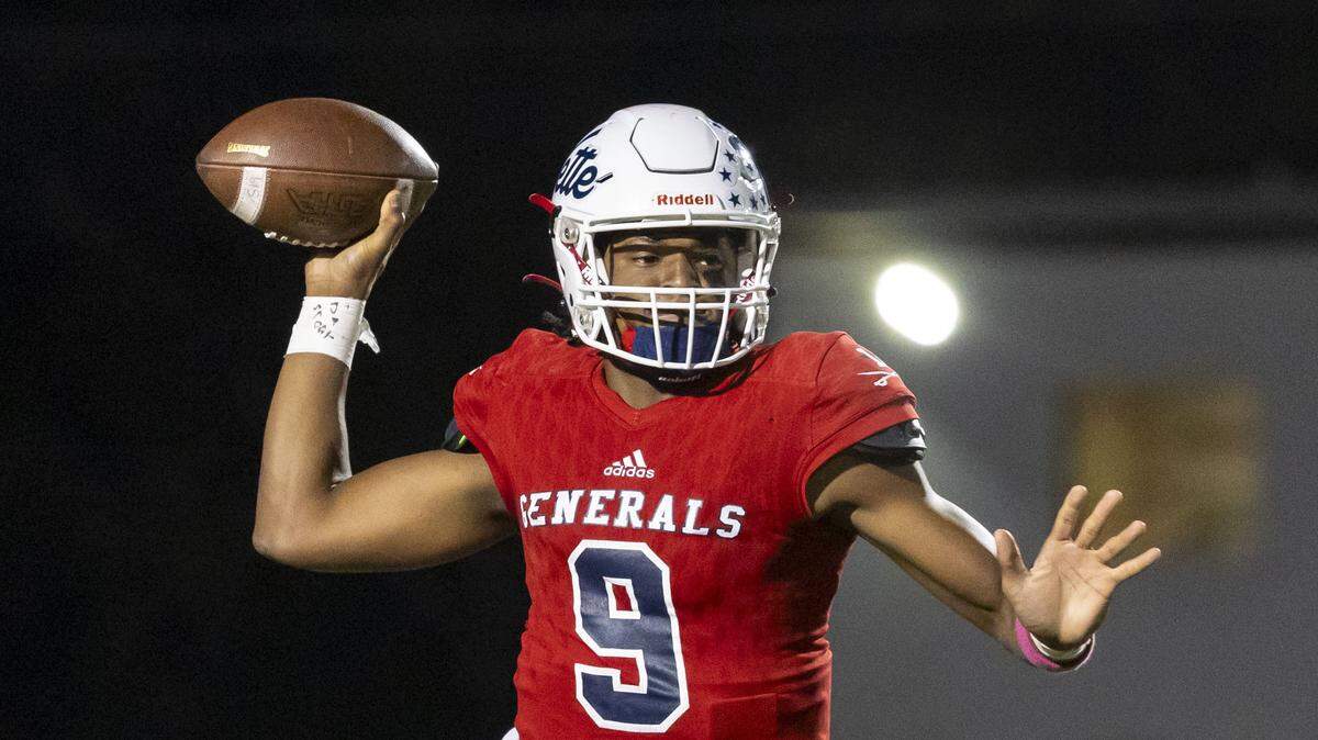 Lafayette's Jehovanis Kondo (9) throws a pass during the Generals’ 21-10 win over Paul Laurence Dunbar in a KHSAA high school football game, Friday, Oct. 24, 2025 at Lafayette High School in Lexington, Ky.
