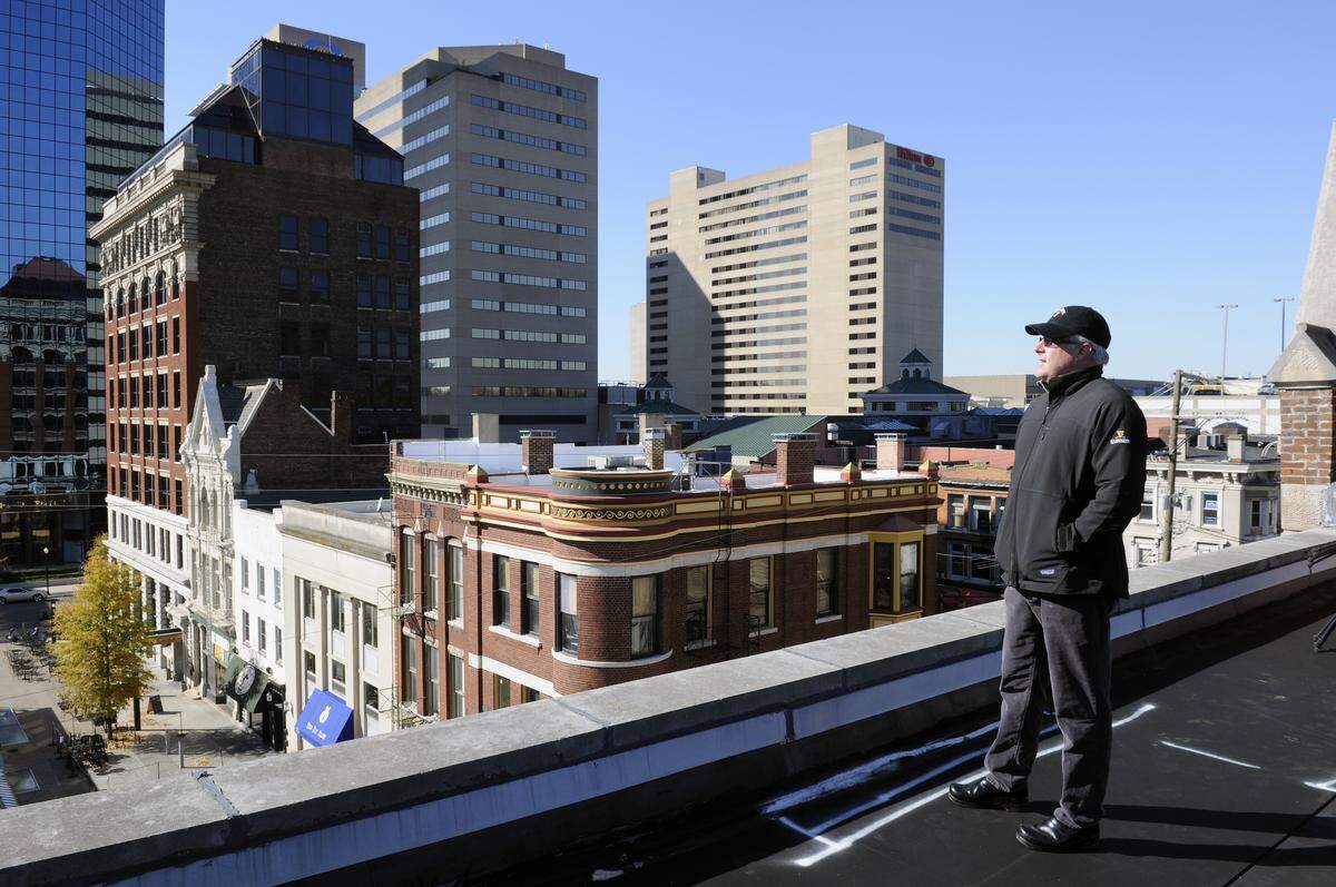Bob Estes, owner of Parlay Social nightclub, said in 2013 that he was planning a fourth-story addition to his Southern Mutual Trust Building at Cheapside.