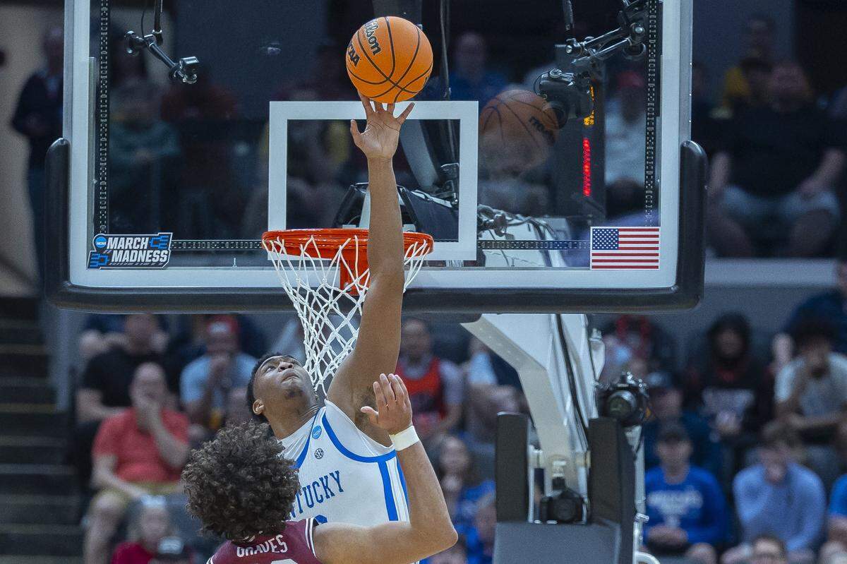 Kentucky men’s basketball center Brandon Garrison (10) blocked a shot by Santa Clara forward Allen Graves (22) during UK’s 89-84 overtime victory over the Broncos in Friday’s NCAA Tournament Midwest Region round of 64. Garrison and the Wildcats face No. 2 seed Iowa State Sunday in the round of 32.