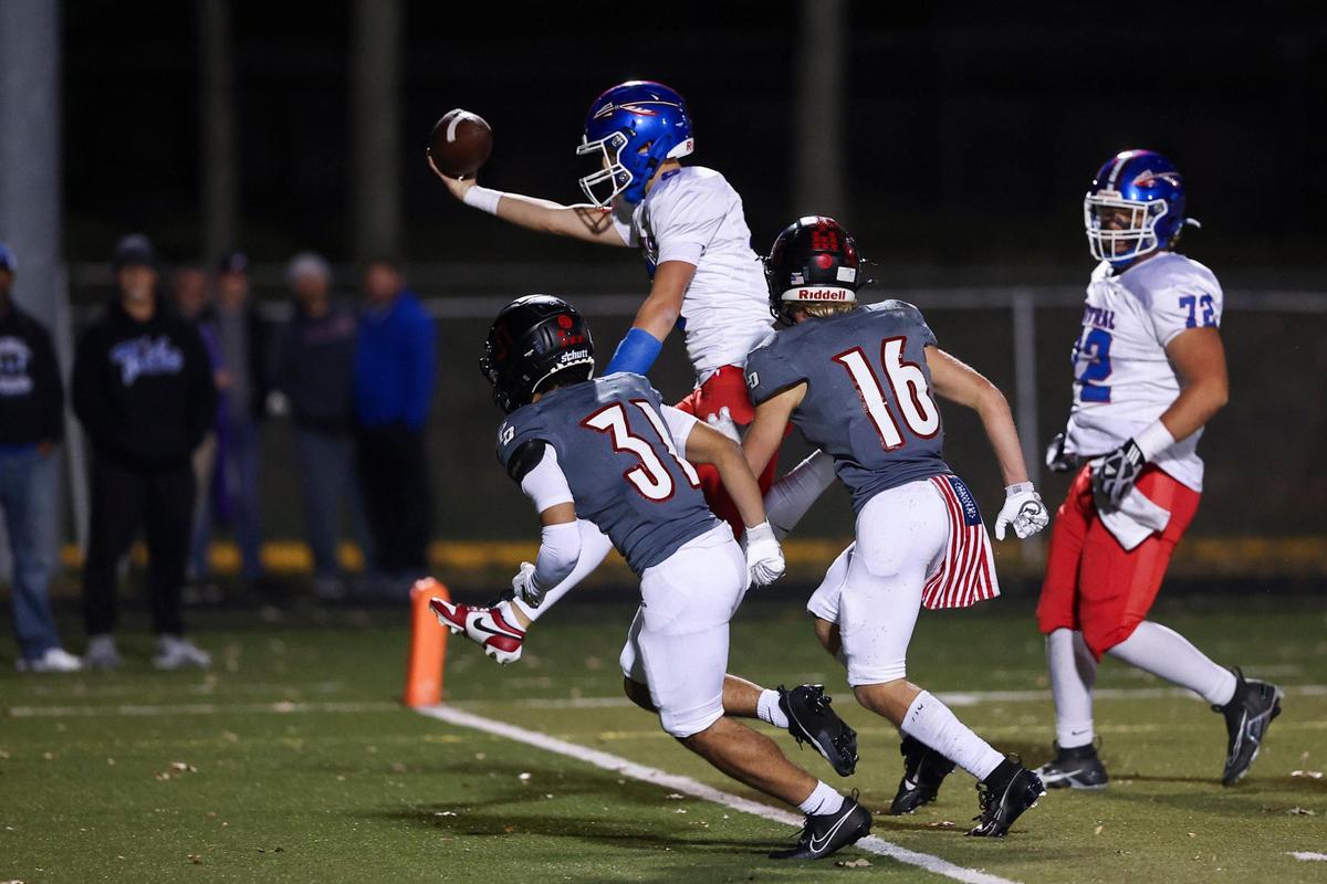 Madison Central’s Elijah Steele (8) runs the ball into the end zone for a touchdown against Paul Laurence Dunbar during a first-round playoff game at Jon R. Akers Stadium on Friday.