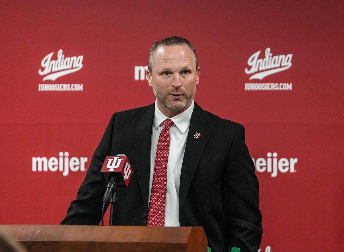 New Indiana basketball coach Darian DeVries will lead the Hoosiers into Rupp Arena to face Kentucky in 2025-26 as the Wildcats-Hoosiers rivalry resumes in the regular season for the first time since 2011-12.