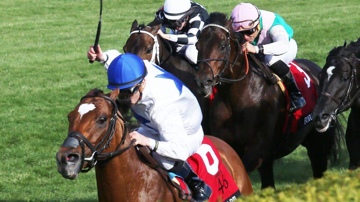 Heart to Heart led all the way Maker’s 46 Mile in front of a record Friday afternoon crowd of 28,307 at Keeneland. The previous Friday attendance mark was 24,734, established April 2, 2010.