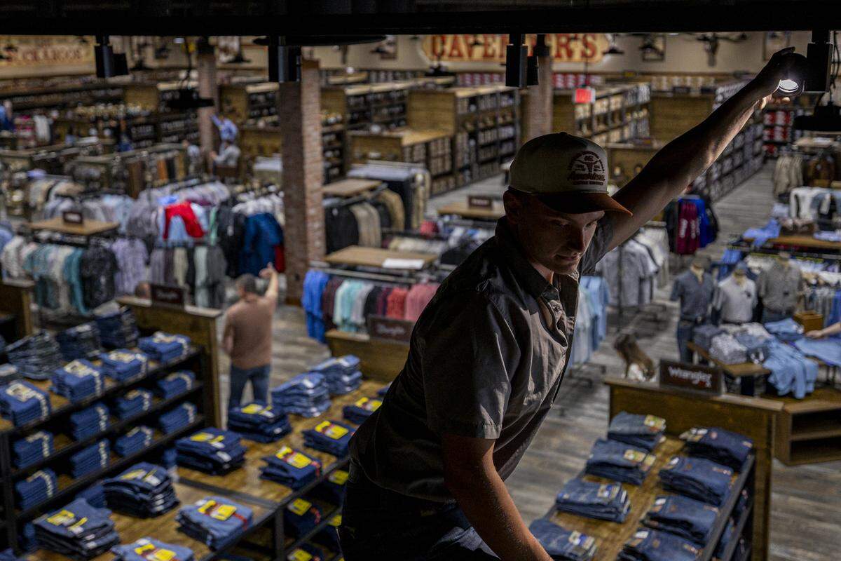 Ashton Gray fixes a light in the ceiling at Cavender’s during a tour on Thursday, Aug. 21, 2025, at Fayette Mall in Lexington, Ky. 