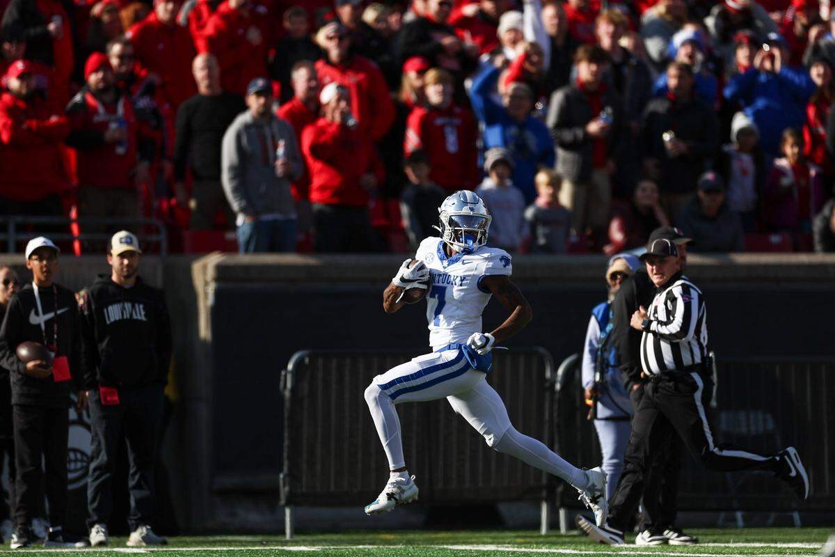 Kentucky’s Barion Brown returns a kickoff for a touchdown against Louisville.