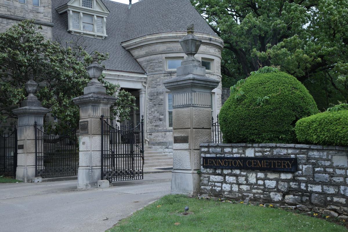 Lexington Cemetery sign in front of the main entrance of the Lexington Cemetery, in Lexington, Ky on May 9, 2024.