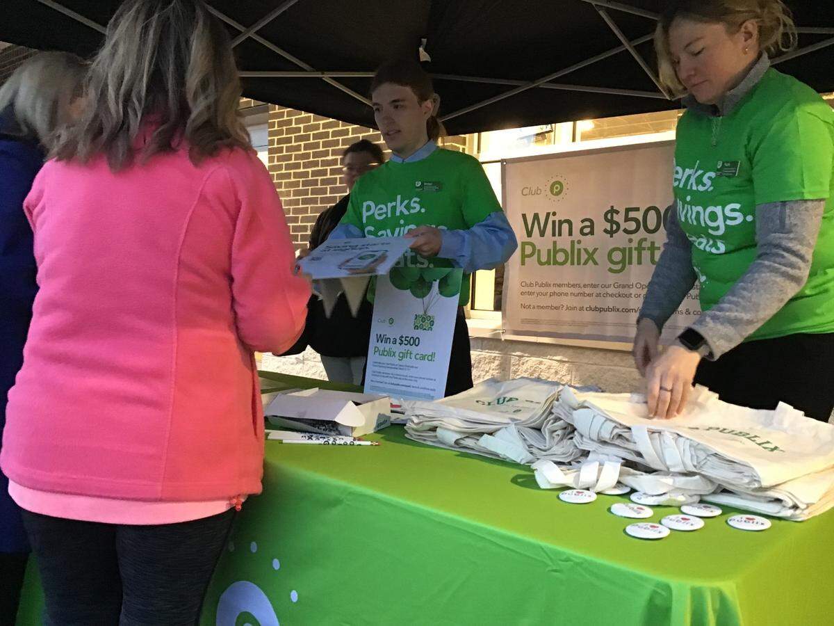 New customers lined up outside the new Publix at 1952 Stockton Way off Citation on Wednesday, March 5, 2025.