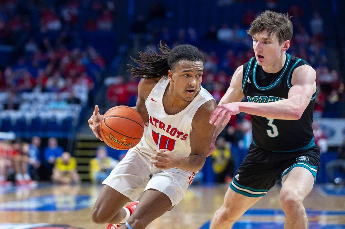 Lincoln County’s Jaxon Smith (10) finished with 11 points and five rebounds.