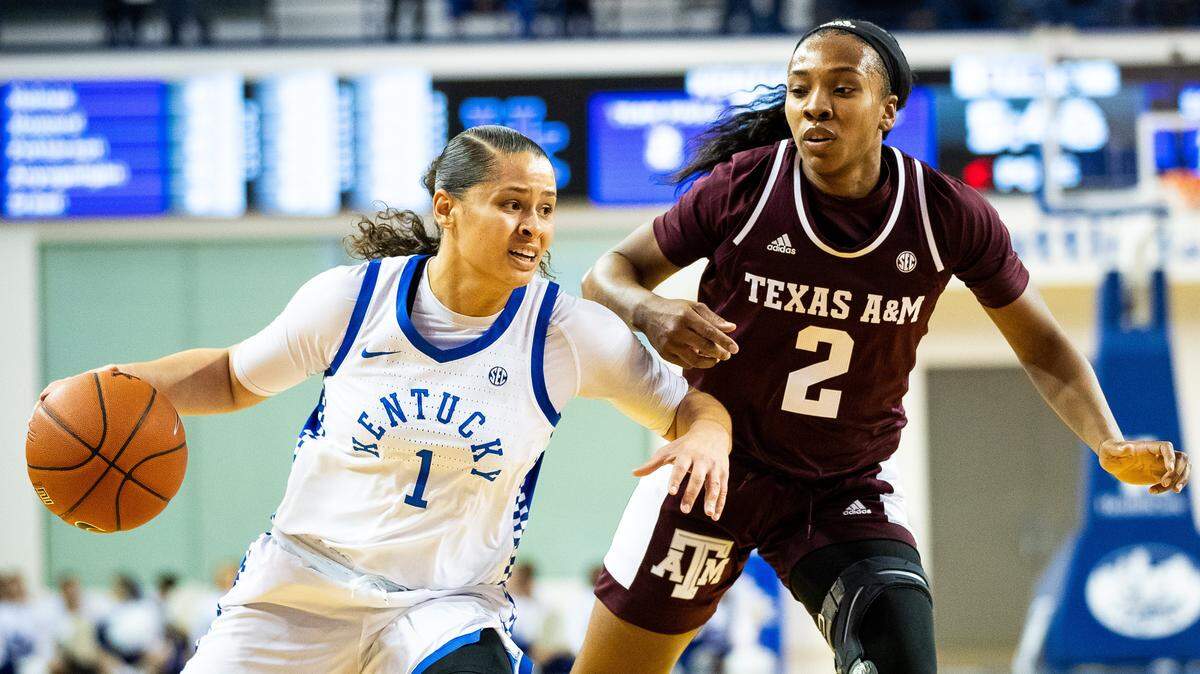 Kentucky guard Sabrina Haines drove against Texas A&M’s Aaliyah Wilson during Thursday night’s Wildcats win in Memorial Coliseum. Haines finished with 15 points, five rebounds and three assists.