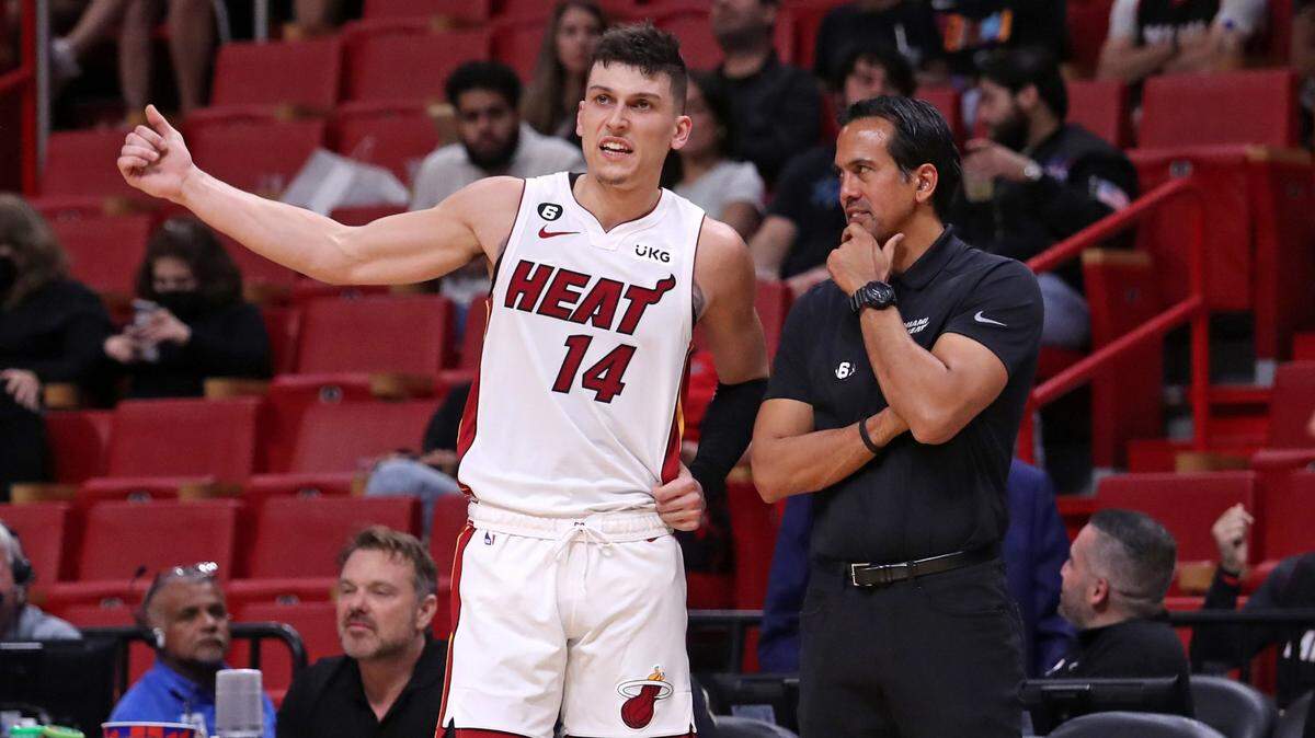 Miami Heat head coach Erik Spoelstra talks with guard Tyler Herro during a preseason game against the New Orleans Pelicans at FTX Arena on Oct. 12, 2022 in Miami. (John McCall/South Florida Sun Sentinel/TNS)