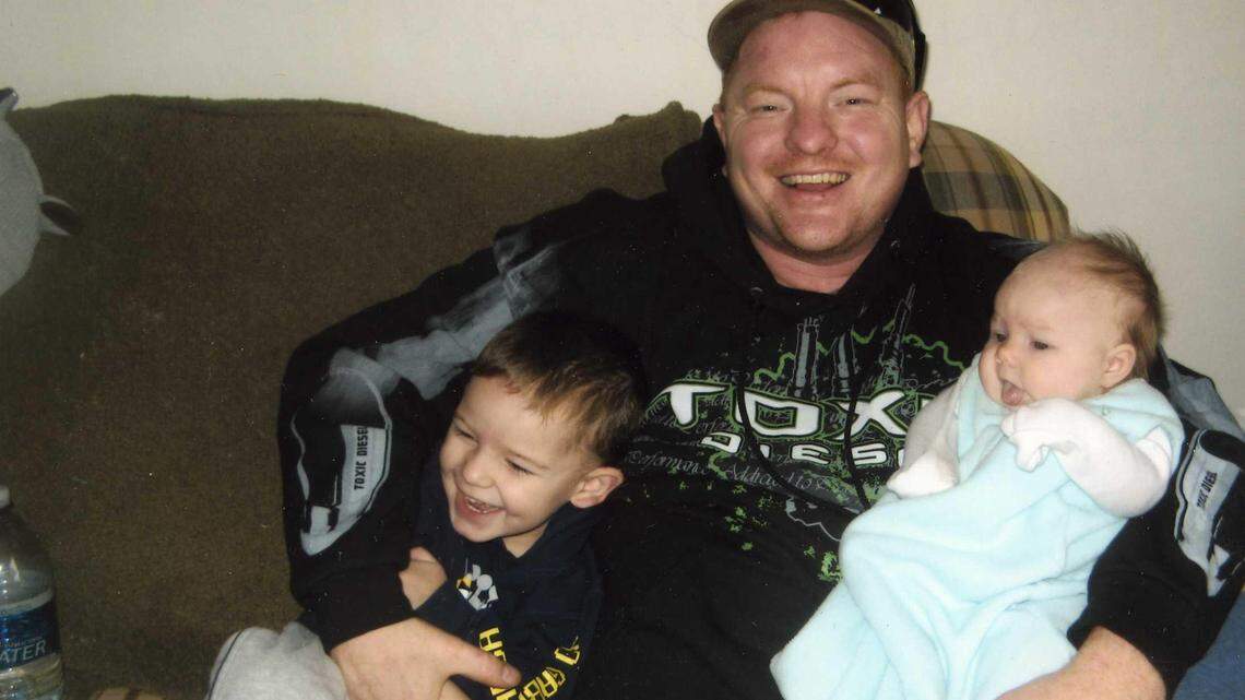 Jeffrey McKinney, pictured with two of his children, Jeffrey Scott and Hope, died May 22 at age 37 after having a seizure and struggling with jail guards.
