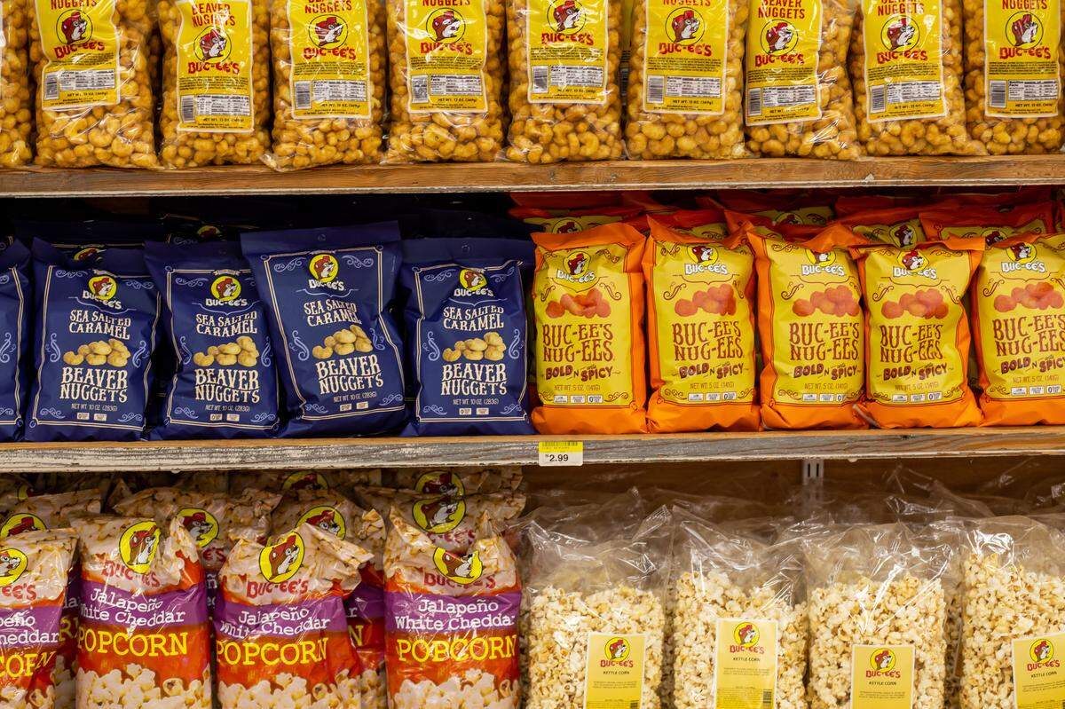 Buc-ee’s, the Texas-based chain, announced it is bringing its first Kentucky location to Richmond. The popular travel center will have the famous Beaver Nuggets as well as the house jerky and other items.
