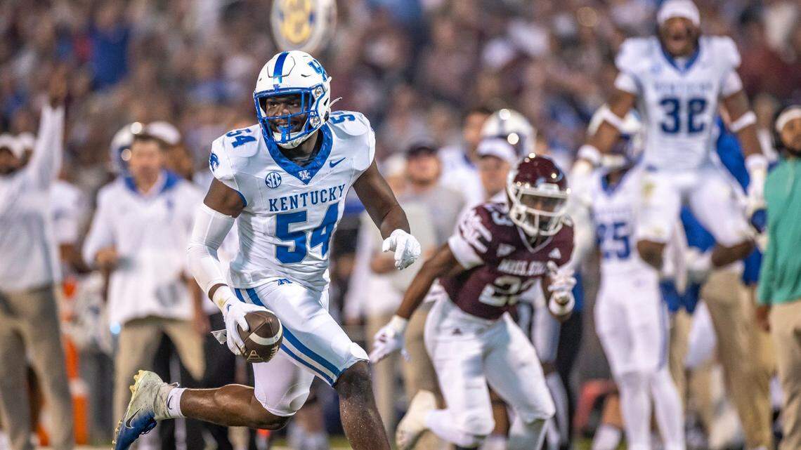 Kentucky football snaps 3-game losing streak, wins in Starkville for first time since 2008