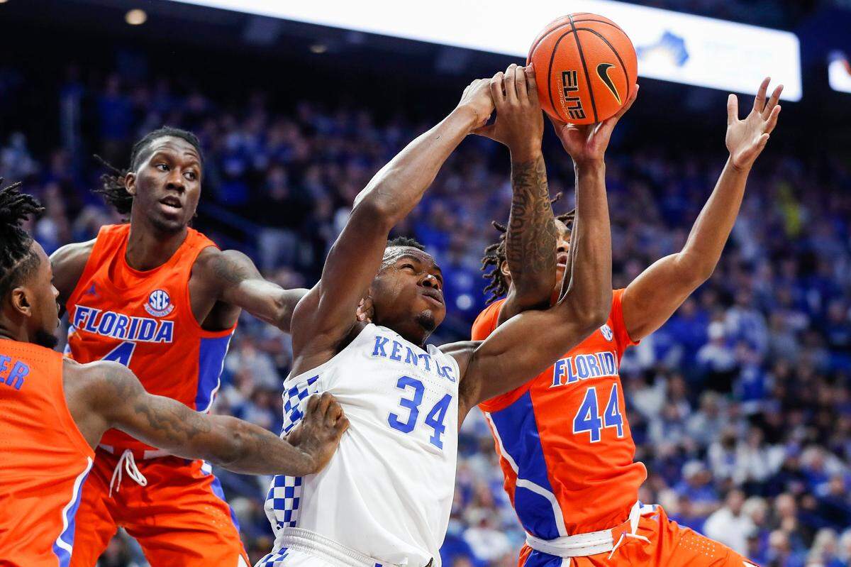 Kentucky’s Oscar Tshiebwe (34) fights for control of a rebound against Florida’s Niels Lane (44) and Anthony Duruji (4). Ten of Tshiebwe’s 19 rebounds Saturday were on the offensive end.
