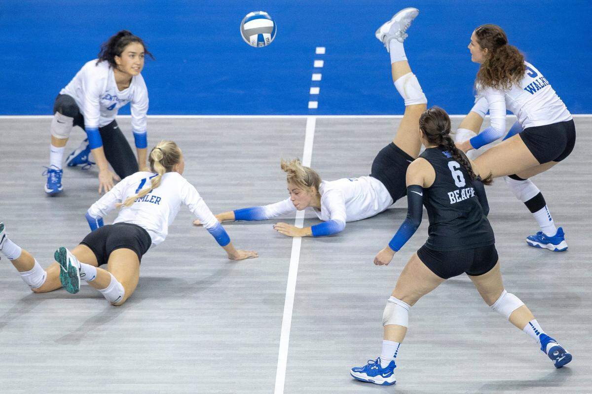 Kentucky’s Lauren Tharp (5) dives for the ball during Saturday’s match against Illinois in Memorial Coliseum. The Wildcats’ season ended in a 3-1 defeat.