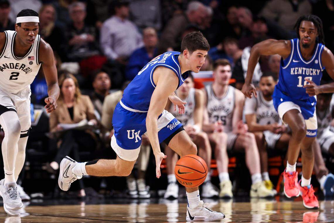 Kentucky freshman guard Reed Sheppard (15) leads the Wildcats in assists (92) and steals (53).