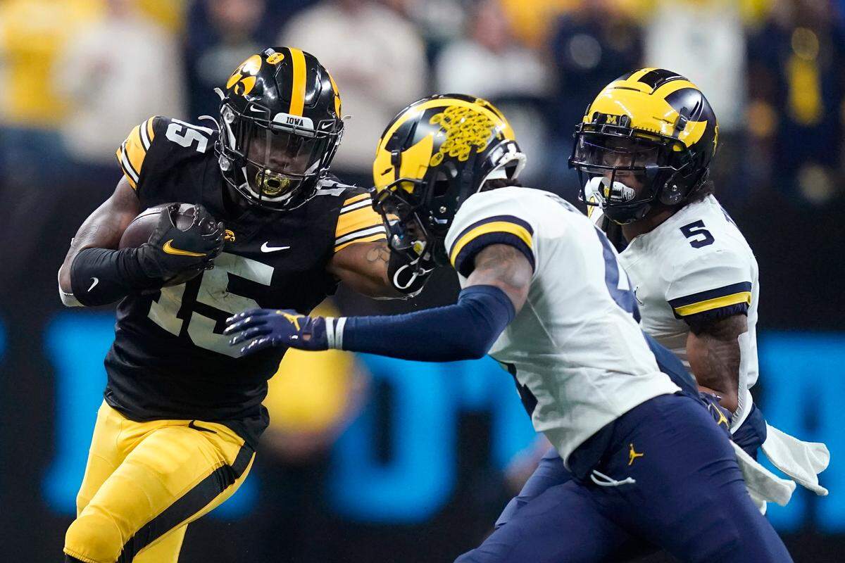 Tyler Goodson (15) has rushed for 1,151 yards and six touchdowns to lead the Hawkeyes this season.