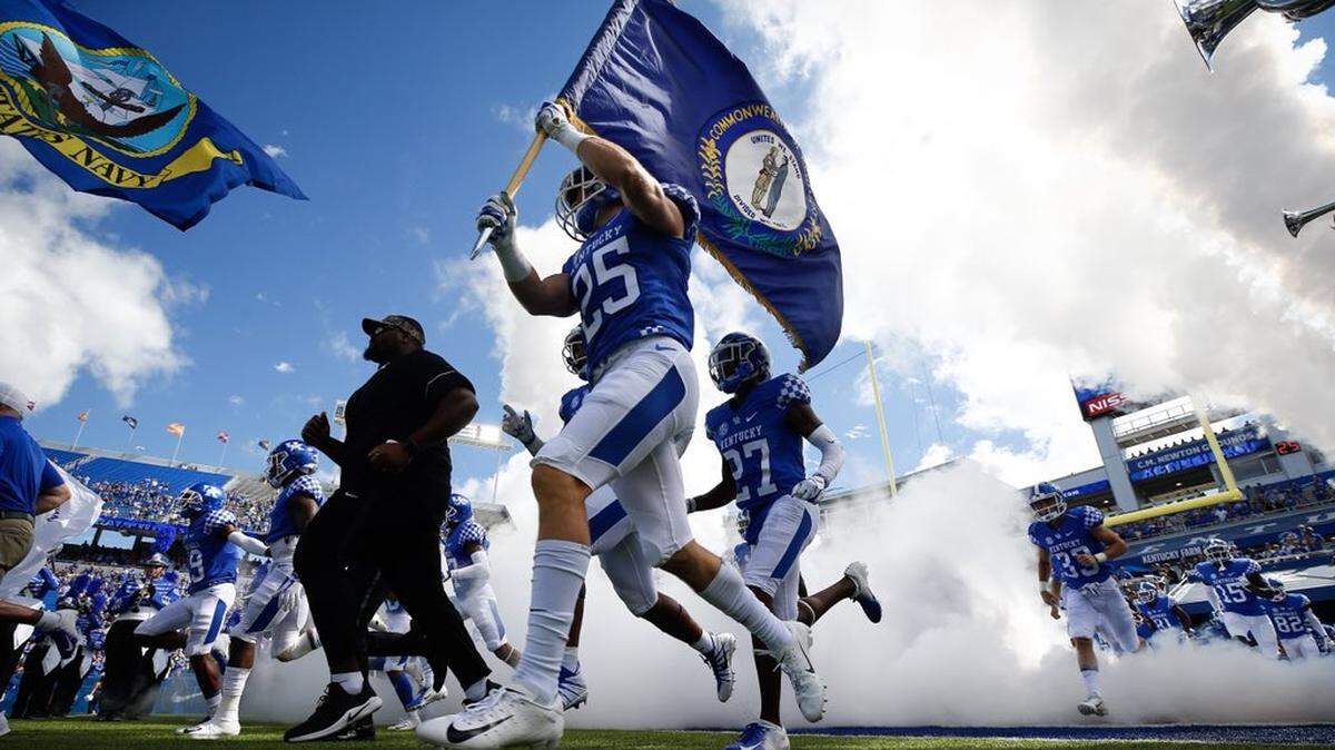 Kentucky took the field for Saturday’s game at Kroger Field against Murray State.