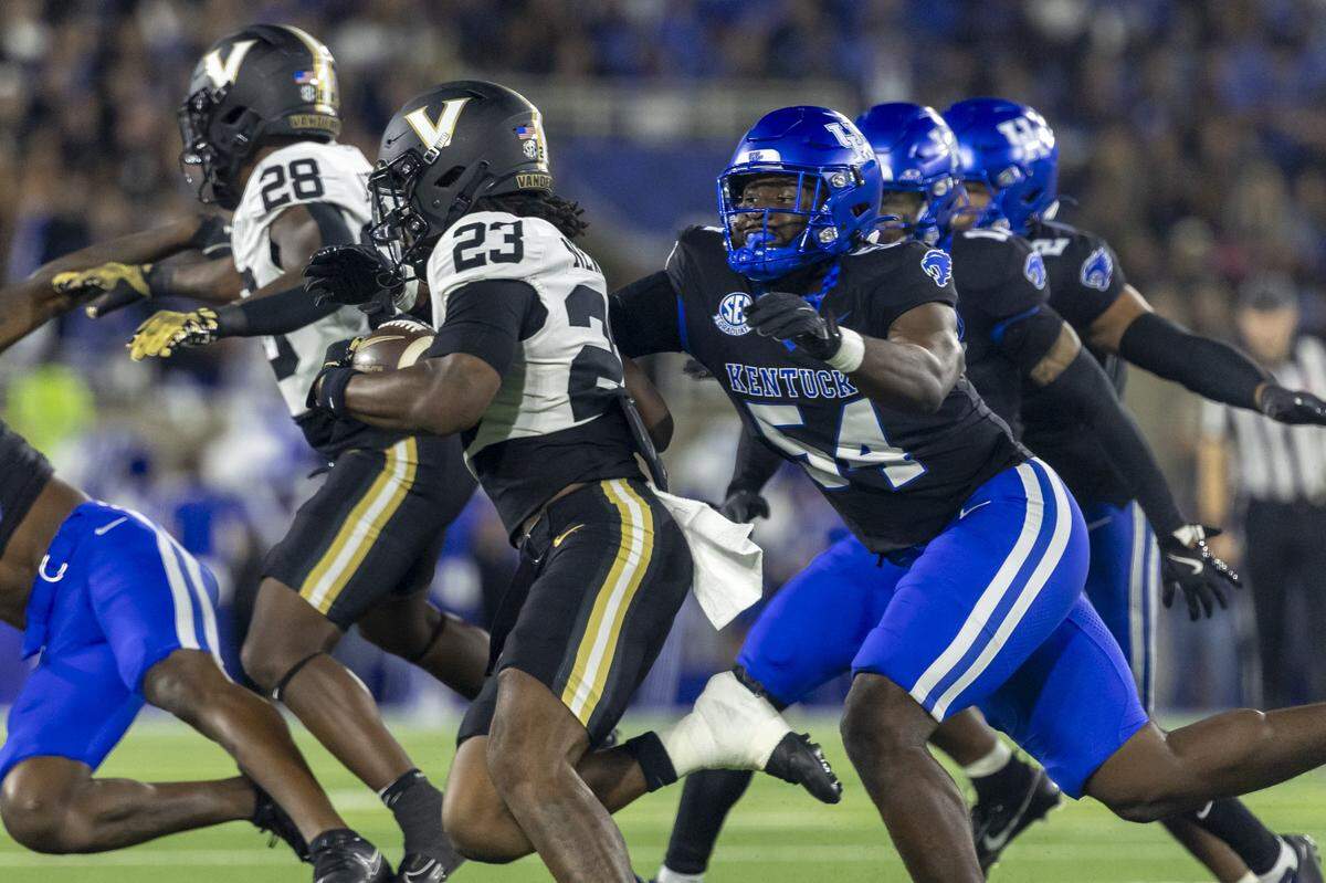 Kentucky linebacker D’Eryk Jackson (54) chases after Vanderbilt running back AJ Newberry (23) during a game at Kroger Field on Oct. 12.