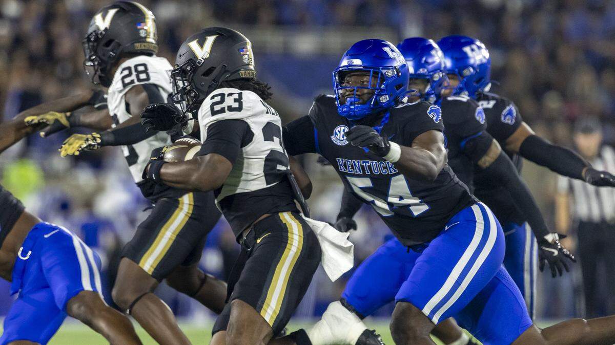 Kentucky football linebacker D’Eryk Jackson out for rest of the season with injury