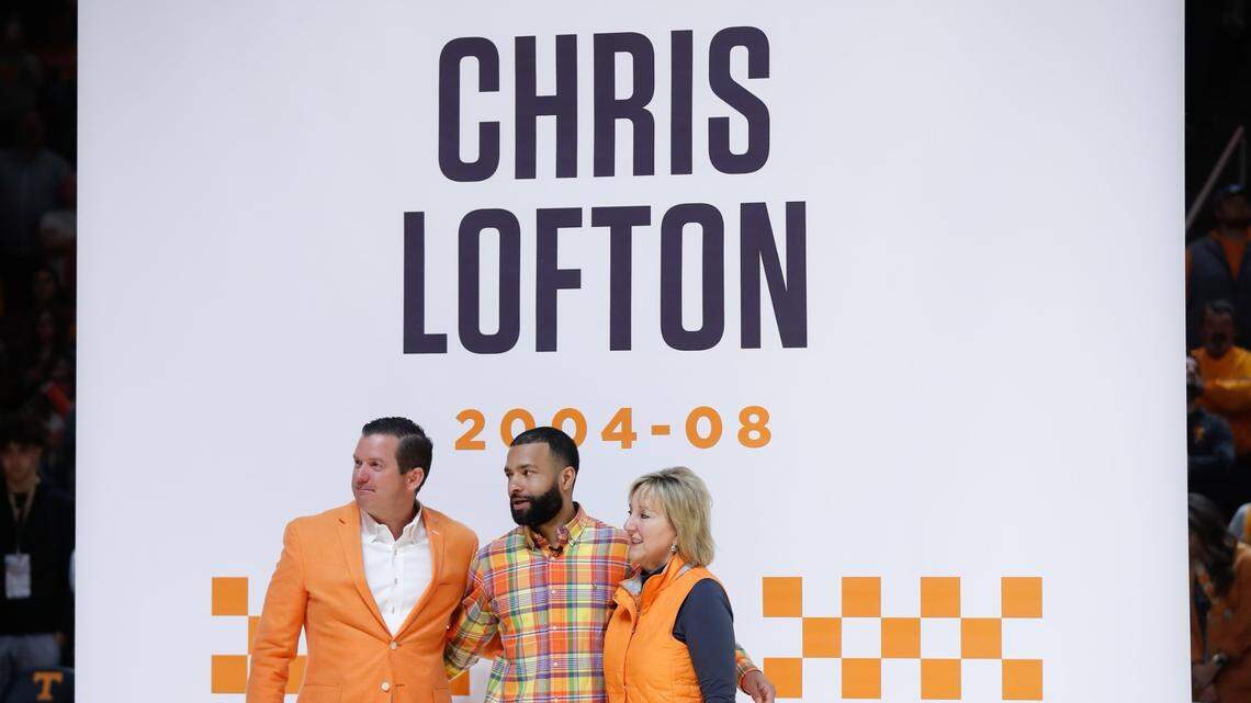 Kentucky basketball great Chris Lofton earns ultimate honor during UK-Tennessee game