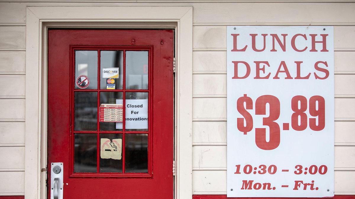 Lee’s Famous Recipe Chicken on Boardwalk in Lexington closed without warning on Nov. 7. A sign on the door said “closed for renovations” but employees were not told in advance.