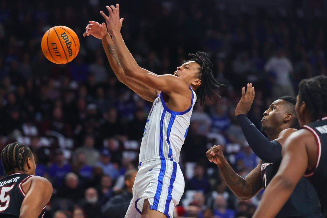 Kentucky’s D.J. Wagner loses the ball during the team’s game against South Carolina in Columbia, S.C., on Tuesday, Jan. 23, 2024.