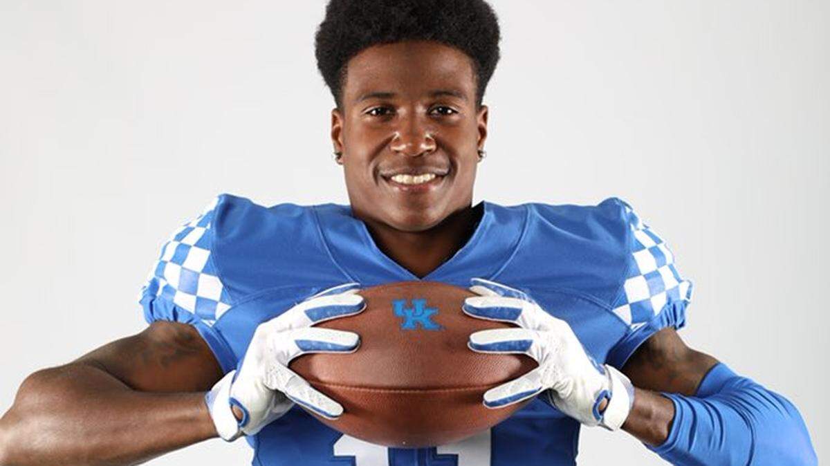 Brandin Echols tweeted a photo of himself in a UK uniform when announcing his commitment to the Cats on Sunday.