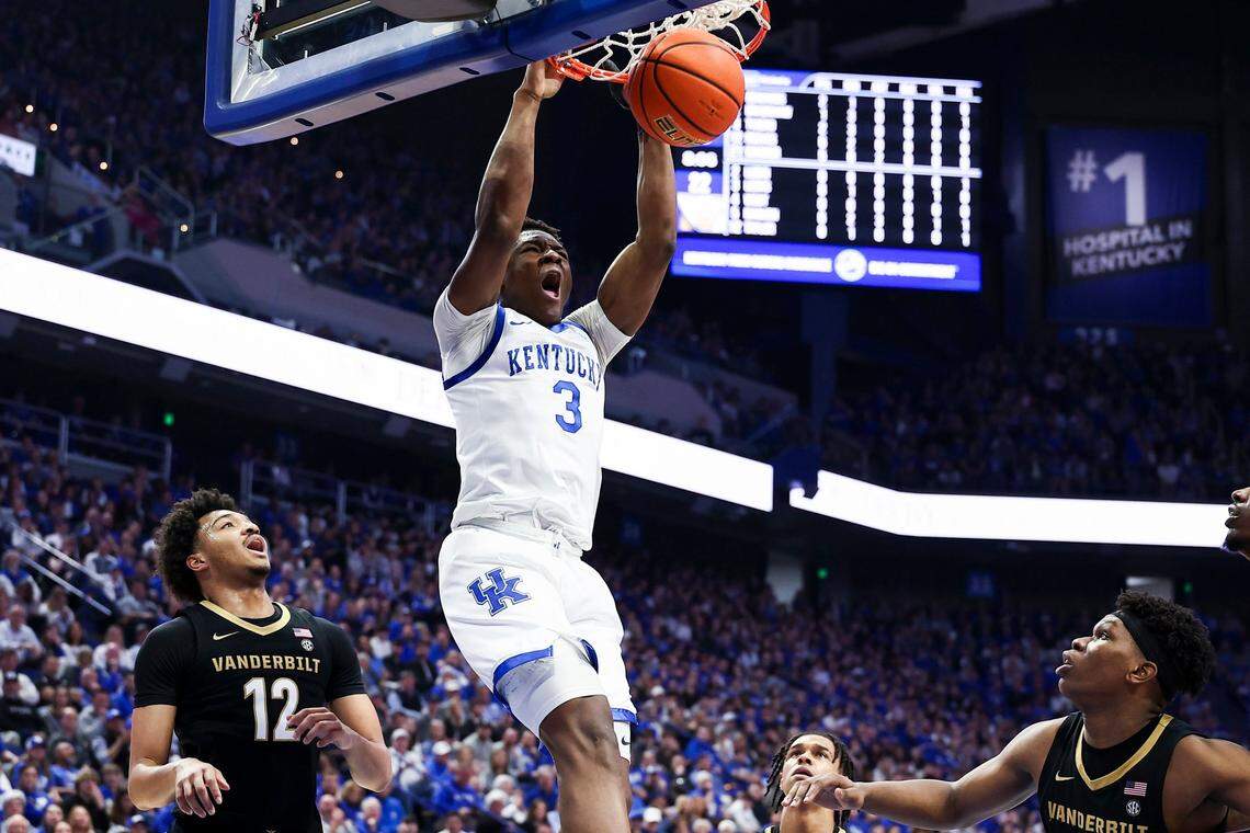 Kentucky guard Adou Thiero dunks against Vanderbilt during the Wildcats’ 93-77 win Wednesday night.