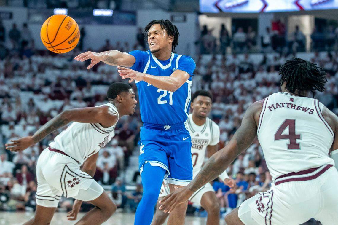 Kentucky’s D.J. Wagner (21) passes the ball in front of Mississippi State’s Cameron Matthews (4) during Tuesday’s game at Humphrey Coliseum in Starkville, Miss. Wagner finished with 10 points and four assists.