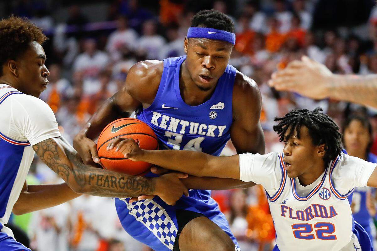 Kentucky’s Oscar Tshiebwe fights for possession of the ball against Florida on Saturday, March 5, 2022, in Gainesville, Fla.