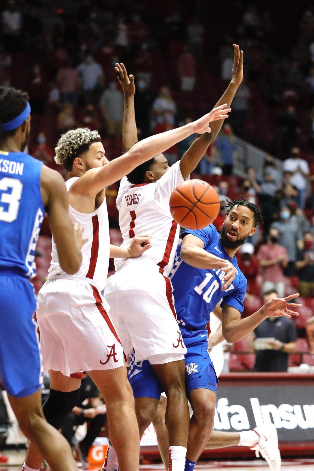 Kentucky guard Davion Mintz (10) averaged 8.5 points in two games against Alabama last season.