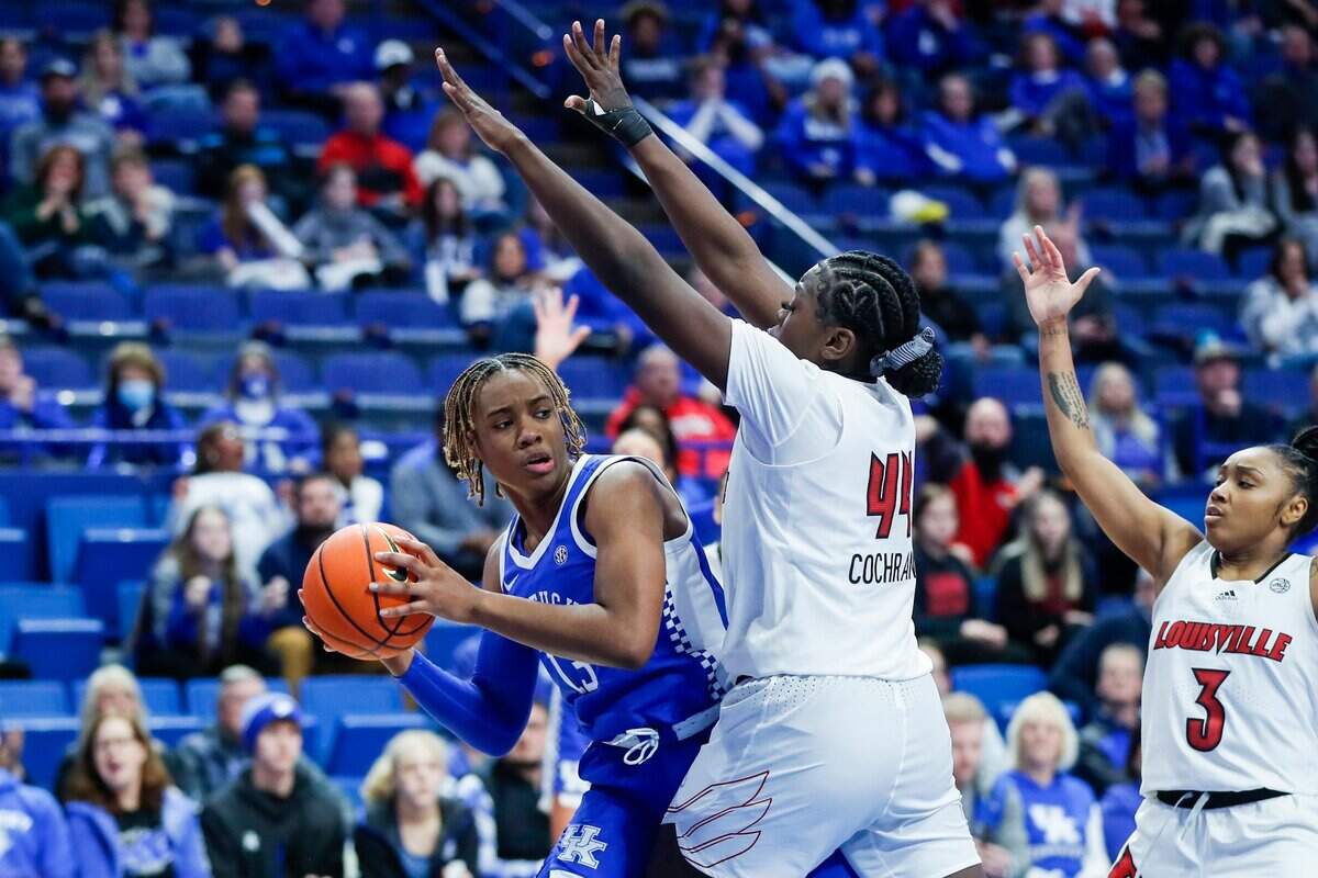 Kentucky’s Ajae Petty (13) looks to pass around Louisville’s Olivia Cochran during last season’s 86-72 Cardinals victory in Rupp Arena. When the Wildcats visit U of L on Sunday, Petty and Cochran are expected to play central roles.