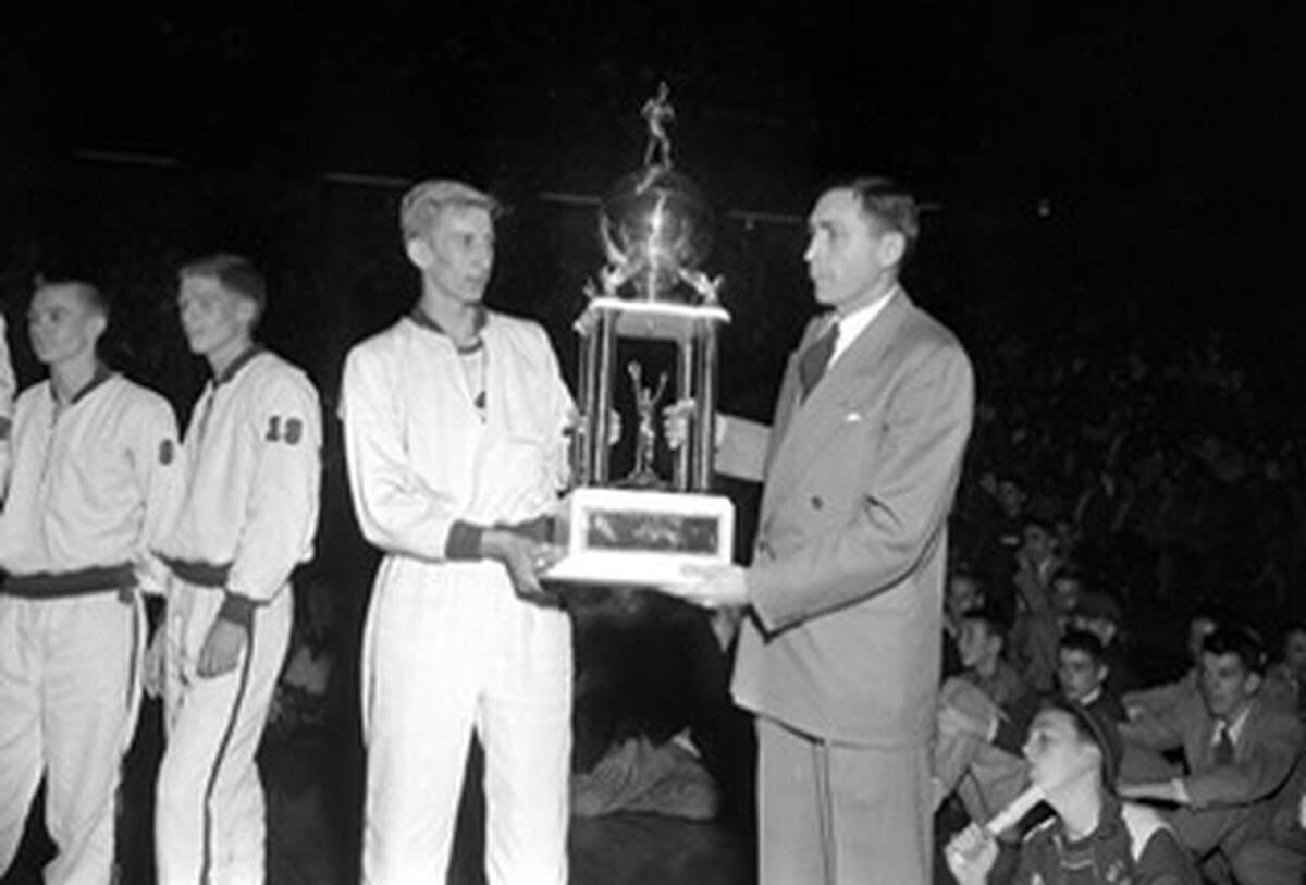 Vernon Hatton held the 1953 boys state championship trophy with Lafayette coach Ralph Carlisle after the Generals beat Paducah Tilghman 84-53 in Lexington’s Memorial Coliseum. The following year, Hatton was named Kentucky’s first high school player of the year, today known as Mr. Basketball. Hatton credited Carlisle with jump-starting his college career by playing him at guard despite his 6-foot-4 height at a time when athletes so tall typically played beneath the basket.