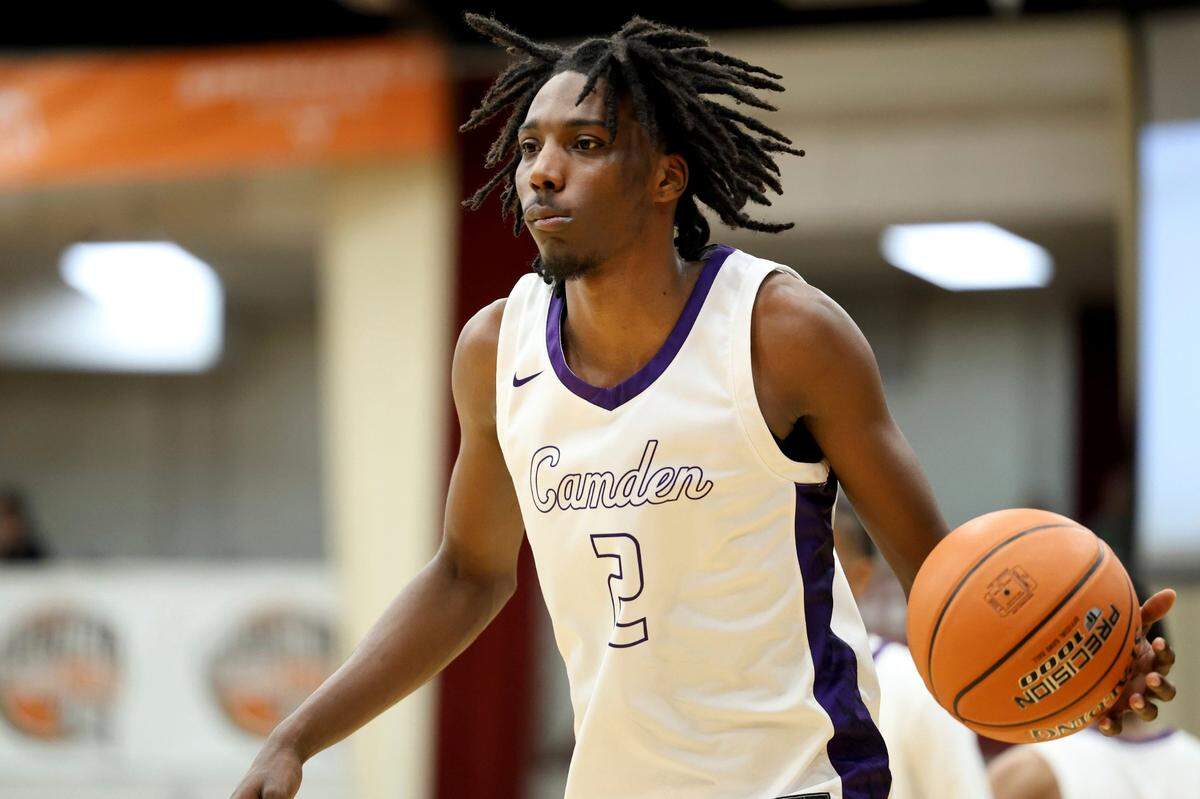 Kentucky signee Aaron Bradshaw and his Camden, N.J., high school team bring an 18-2 record into Friday night’s contest in Frankfort against Combine Academy of North Carolina .