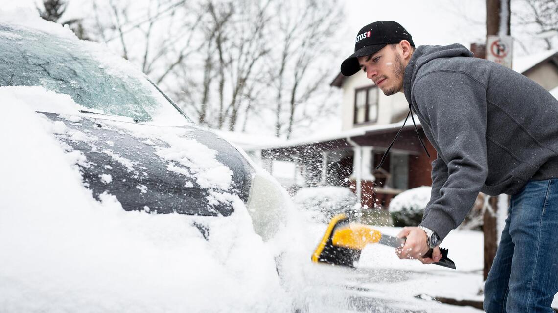 Need to go out? What Kentucky law says about scraping snow, ice from your car