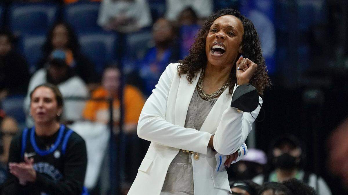 Kyra Elzy enters her third season as Kentucky’s head coach in 2022-23.