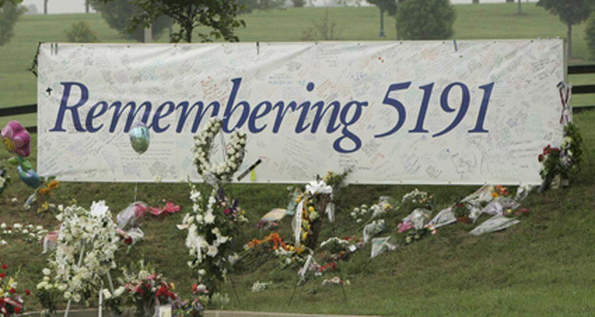 Blue Grass Airport director Michael Gobb wiped away tears after visiting a memorial for people to honor those who died in the Comair Flight 5191 earlier this week in Lexington, Ky., on Thursday, August 31, 2006. This was the first time Gobb had visited the memorial since it had been installed on Tuesday afternoon in a parking lot at the airport. David Stephenson/Staff