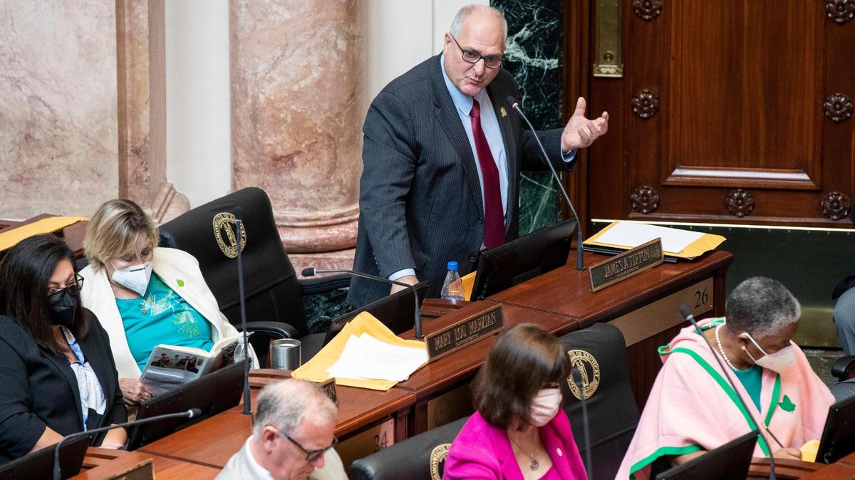 Representative James Tipton (R) speaks about the change of House rules bill that limits time for debate during the first day the Kentucky General Assembly session at the Capitol in Frankfort, Ky., Tuesday, January 4, 2022.