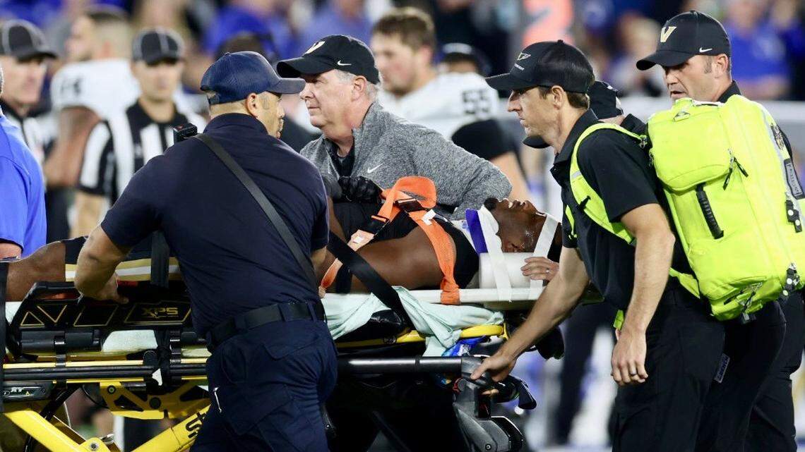 Vanderbilt linebacker who left field on stretcher during Kentucky game returns to sideline